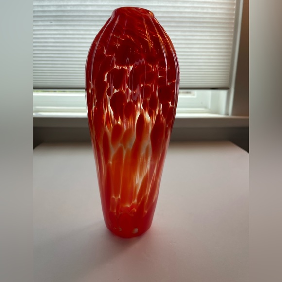 Hand blown amberina color Murano style glass vase. - Picture 2 of 5
